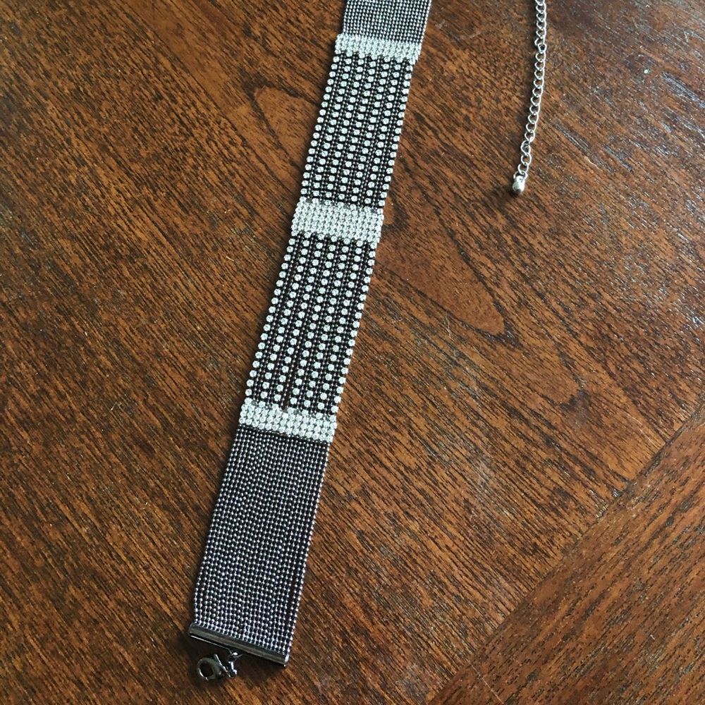 Choker necklace